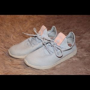 Hu by Pharrell Williams Adidas 💙